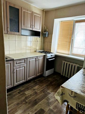 Листопадова вул., 1-А