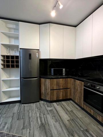 Студентська вул., 18