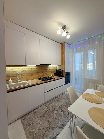 Євгена Коновальця вул., 2а