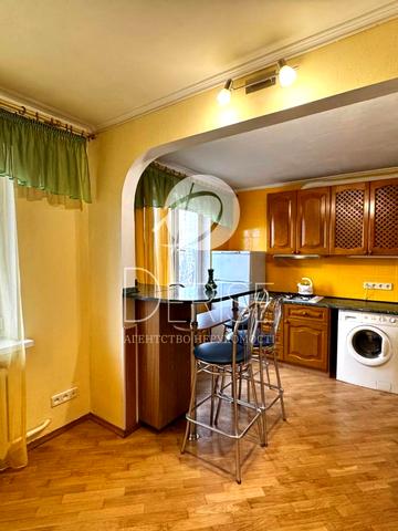 Верховної Ради бульв., 8/20