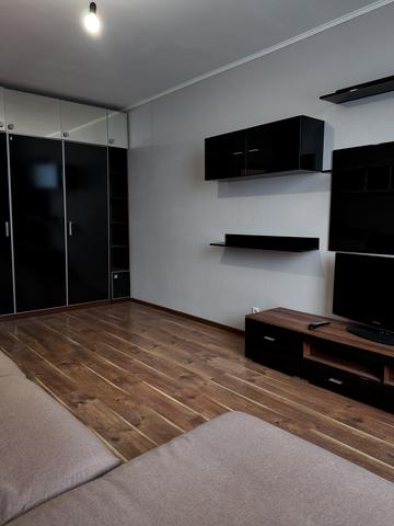 Воскресенська вул., 12-Б