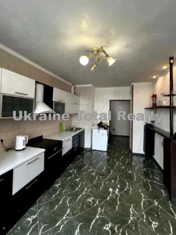 Срібнокільська вул., 1