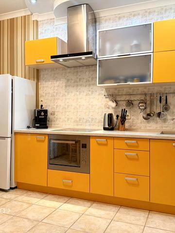 Анни Ахматової вул., 13