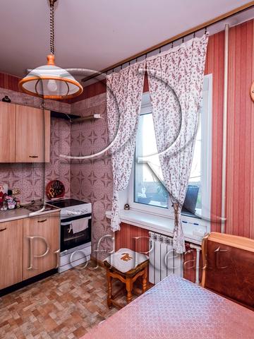 Підлісна вул., 2