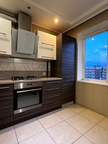 Героїв просп., 23