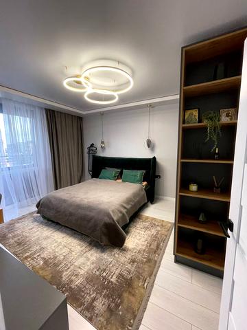 Вячеслава Чорновола просп. (), 77