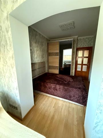 Князя Володимира Великого просп., 120