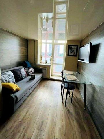 Добровольців вул., 4