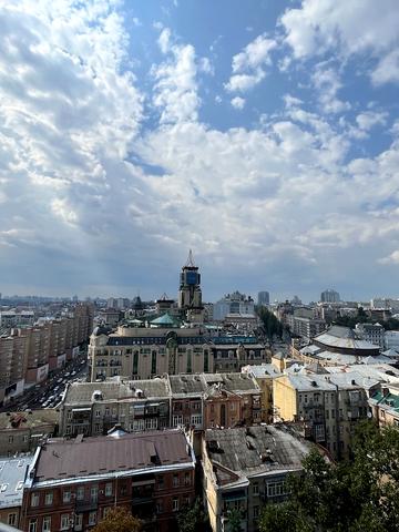 Кропивницького вул., 8