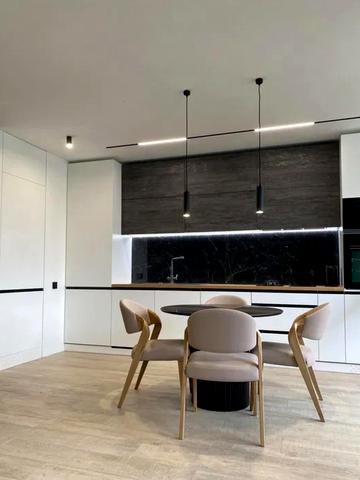 Львівська вул., 33а