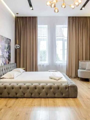 Миколи Леонтовича вул., 17