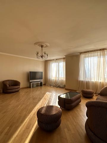 Костянтинівська вул., 10