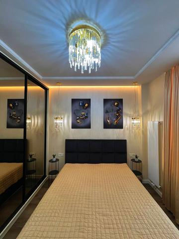 Вячеслава Чорновола вул. (), 5