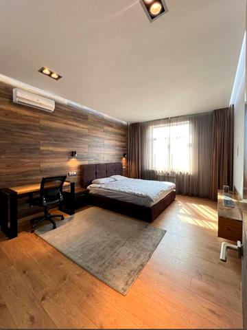 Гоголівська вул., 14