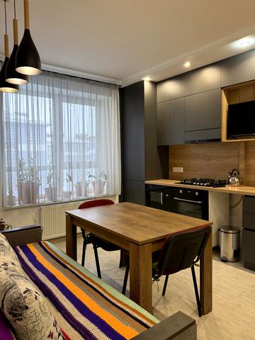 Олександра Довженка вул., 33