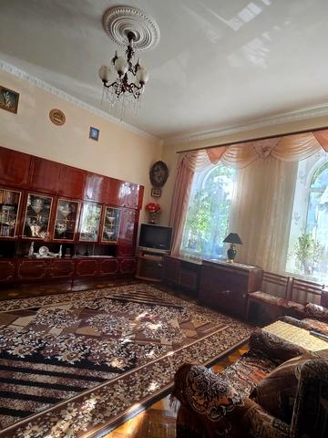 Тараса Шевченка бульв., 5