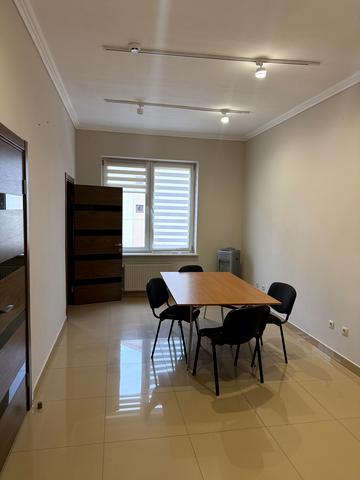 Героїв Крут вул., 2