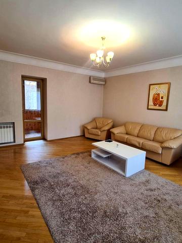 Богдана Хмельницького вул., 49