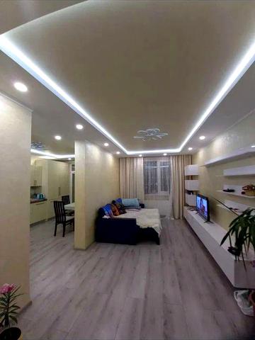 Угорська вул., 14