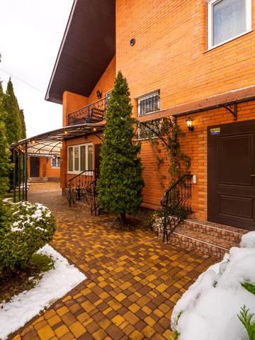 Набережна, 5