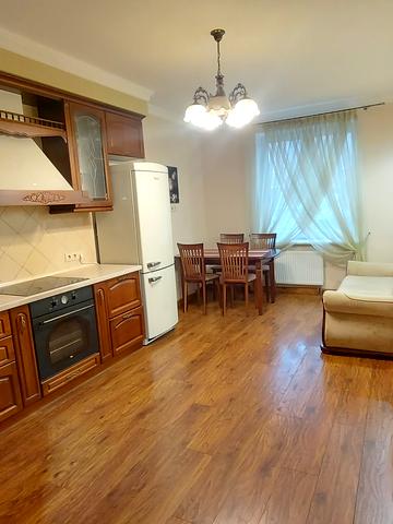 Дмитрівська вул., 75