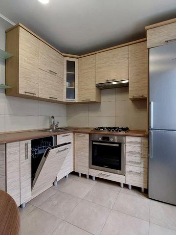 Івана Величковського вул., 52