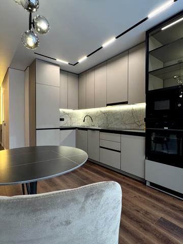 Романа Левицького вул., 4