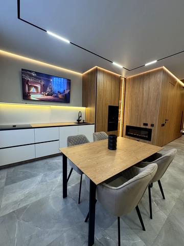 Нагірна вул., 16