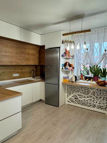 Парусна вул. (Героїв Сталінграду), 1т