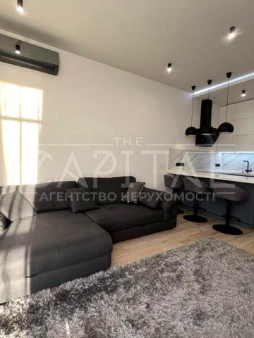 Трускавецька вул., 8