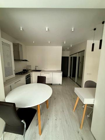 Левка Лукяненка вул. (Василя Жуковського), 16, 18, 20, 24