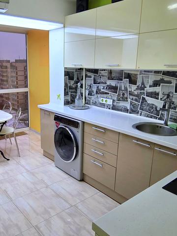 Романа Шухевича просп. (Генерала Ватутіна), 4-Б