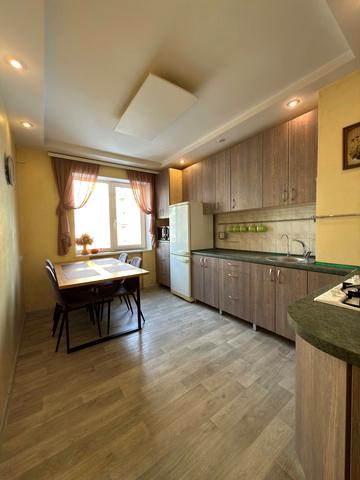 Героїв просп., 30