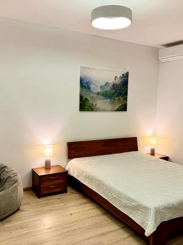 Практична вул., 6