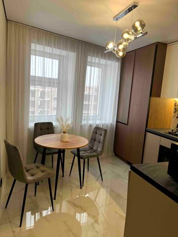 Володимира Великого вул., 17