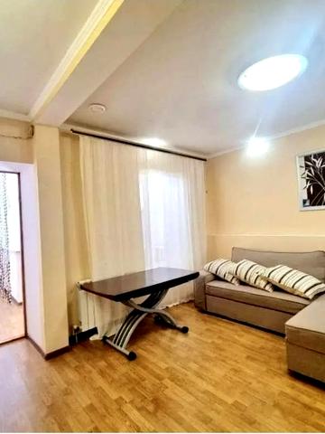 Торгова вул., 42