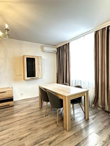 Володимира Івасюка просп. (Героїв Сталінграду), 2-Д