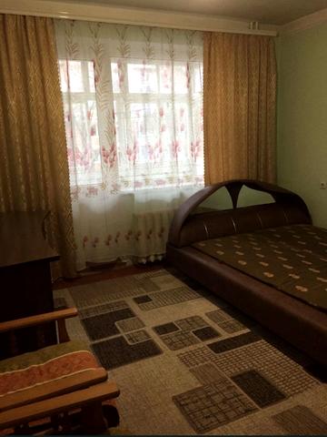 Героїв Крут бульв. (Героїв Сталінграду), 18