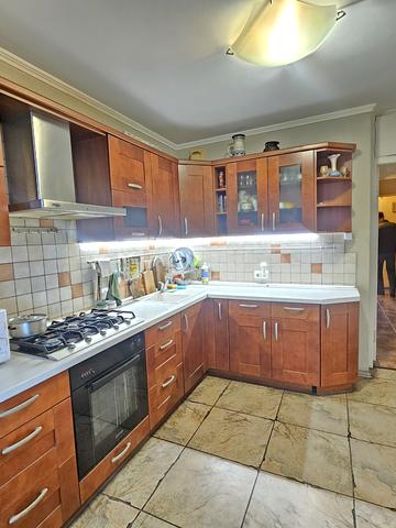 Волинська вул., 16