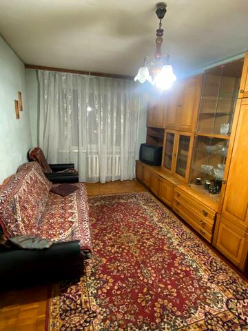 Мілютенка вул., 42