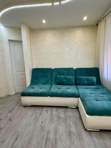 Чоботарська вул., 25