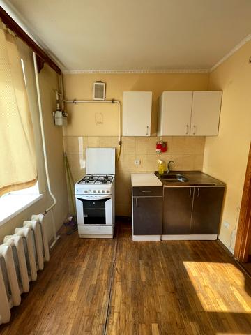 Івана Величковського вул., 32