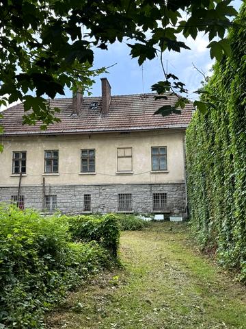 Вокзальна, 1