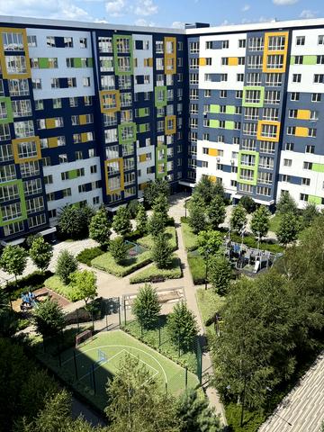 Леоніда Бірюкова бульв., 7