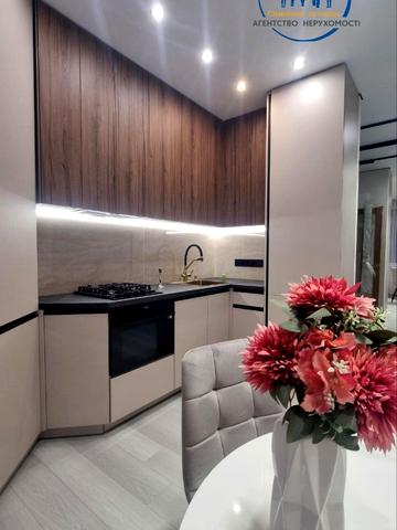 Мартинова просп., (вул. Щаслива, 63)