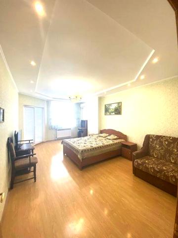 Вадима Гетьмана вул., 1-Б