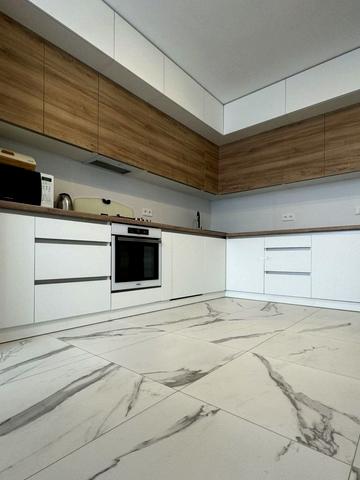 Залізнична вул., 15