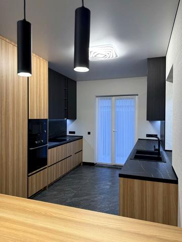 Зоряна вул., 3