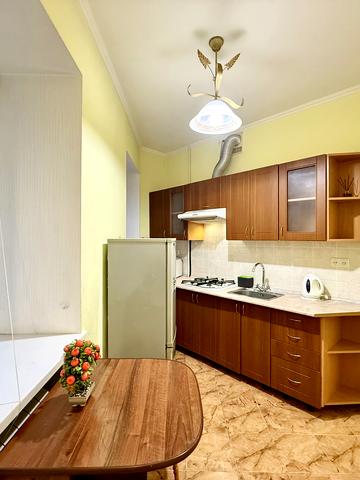 Івана Франка вул., 27/31