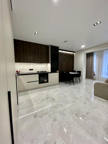 Єдності вул., (Будинок 4)